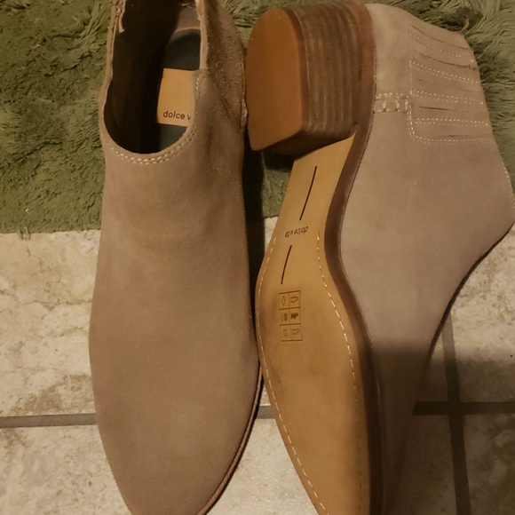 Boots - Picture 3 of 3